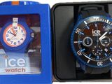 une montre dans une boîte contenant une montre