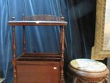 une photo d'une exposition de meubles anciens dans un musée
