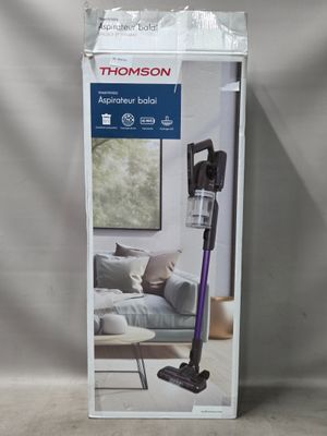 gros plan d'une boîte d'aspirateur sur une table