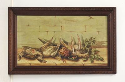 une photo d'un tableau représentant des oiseaux morts, accroché à un mur
