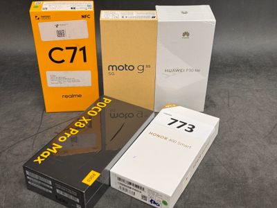 trois boîtes de tailles et de couleurs différentes contenant le même produit