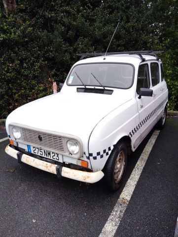 Véhicule particulier Renault R4 GTL Clan, immatriculée 275-NM-23,...