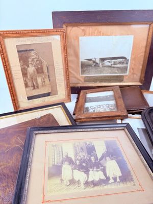 LOT DE PHOTOGRAPHIES. Période ancienne et moderne. Certaines encadrées - Photo 1