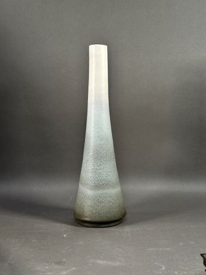 PIED DE LAMPE en grès émaillé blanc à gris.