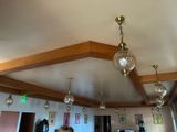 many lights hanging from the ceiling in this room