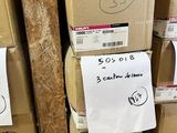 plusieurs boîtes empilées les unes sur les autres