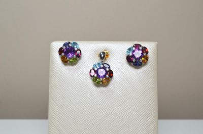 Un lot de bijoux en argent, "tuti fruti" assortis, composé d…