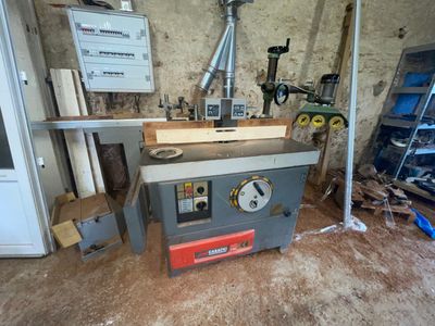 a picture of a workbench with a machine in it