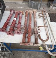 Ensemble de six étais de maçon dont trois de 50cm et trois d…
