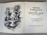 un livre ouvert sur lequel est dessiné une théière