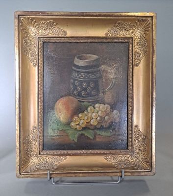 tableau représentant une nature morte avec un pichet et des fruits posés sur une table
