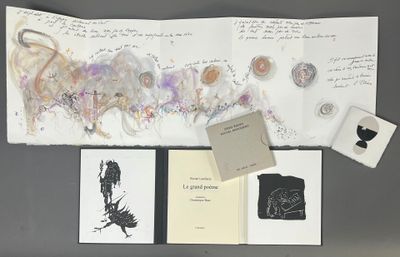 une image représentant un livre ouvert sur lequel figurent des dessins