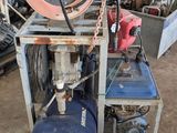 l'image d'une machine installée dans un garage