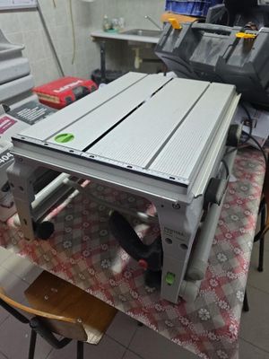 a machine that is sitting on a table in a room