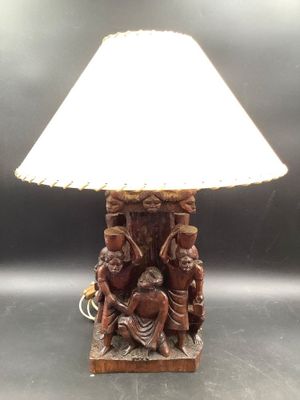 Sculpture Africaine à décor de scènes de la vie cautionne mo…