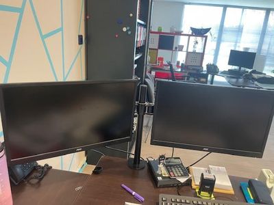 2 mini tours HP, 1 bras articulé avec 2 écrans AOC, 2 écrans… - Photo 1