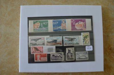 une photo d'une photo d'une collection de timbres