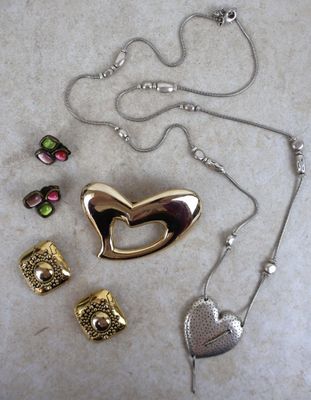 Collier, boucles d'oreilles et bracelet en forme de cœur, en argent et en or