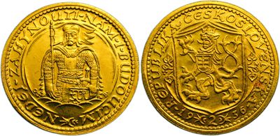 two gold sovereigns, one of which is a sovereign and the other of which is a sovereign