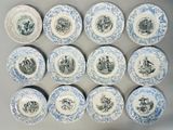 douze assiettes bleues et blanches ornées de représentations de personnes