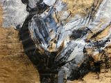 un tableau représentant un oiseau accroché au mur