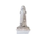 statue d'une femme tenant un enfant dans ses bras, sur fond blanc
