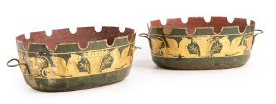 Il s'agit de deux pots ornés de motifs sur un fond blanc.