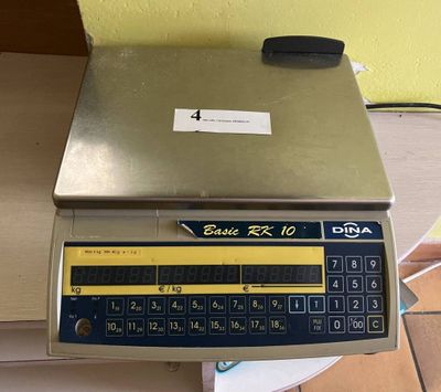 an image of a scale that is on top of a table