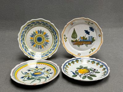 Ensemble de quatre assiettes en faïence XIX°