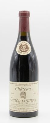 une bouteille de vin posée sur une table