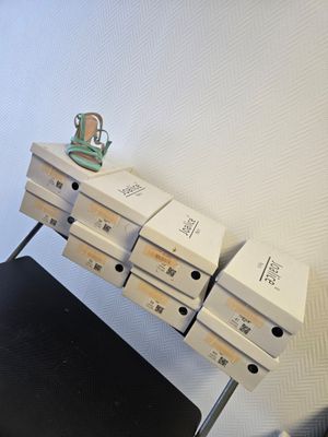 Lot de 8 paires de chaussures vertes velours JOALICE du 36 au 41.