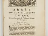 un livre ouvert avec l'image d'un oiseau dessus