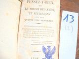 un vieux livre posé sur une table, avec une étiquette de prix dessus
