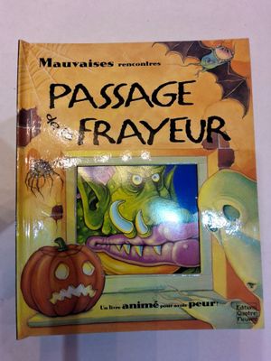 une photo d'un cadre contenant une photo d'une chauve-souris