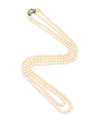 a single strand pearl necklace with a diamond clasp