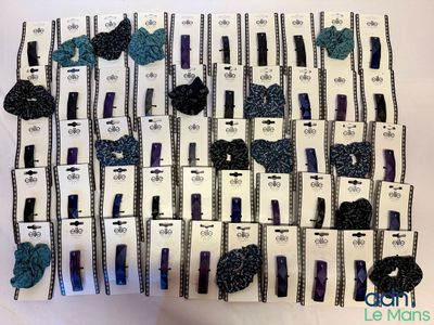 a picture of a bunch of hair clips on a table