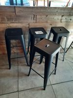 4 tabourets hauts en métal laqué noir façon TOLIX