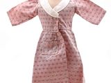 une photo d'une robe rose et blanche sur un mannequin