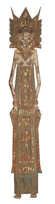 l'image d'une statue de femme avec une couronne sur la tête