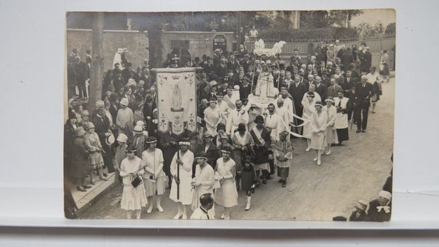 Evaux-les-Bains : Carte photo d’une procession. Rare !!! Petits d...