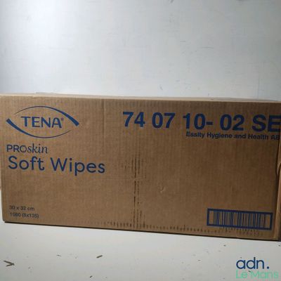 une boîte de lingettes de toilette posée sur une table