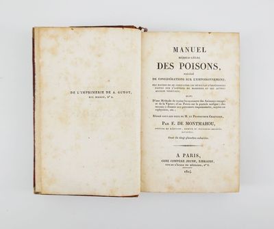 un vieux livre ouvert sur une page où figurait un titre