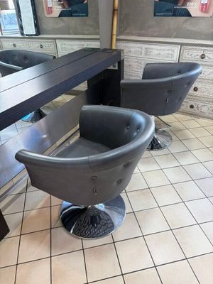 two chairs that are sitting in front of a table