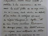 une vieille lettre manuscrite écrite à l'encre noire sur un morceau de papier