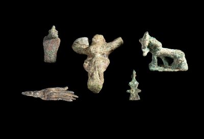 ENSEMBLE DE 5 AMULETTES Bronze