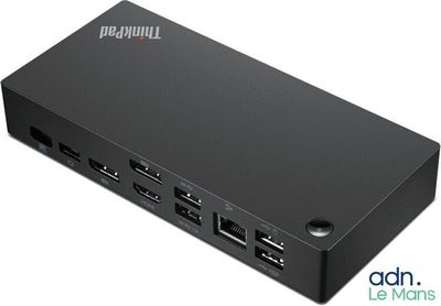 un gros plan d'un boîtier noir équipé de quatre ports USB