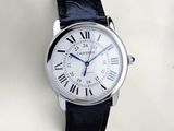 gros plan d'une montre-bracelet avec des chiffres romains