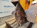 a picture of a machine that is sitting on a pallet