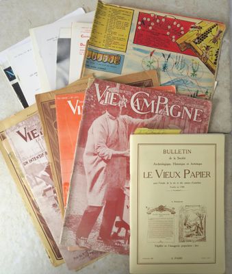 beaucoup de livres sur la table