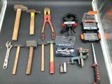 many tools that are sitting on a table